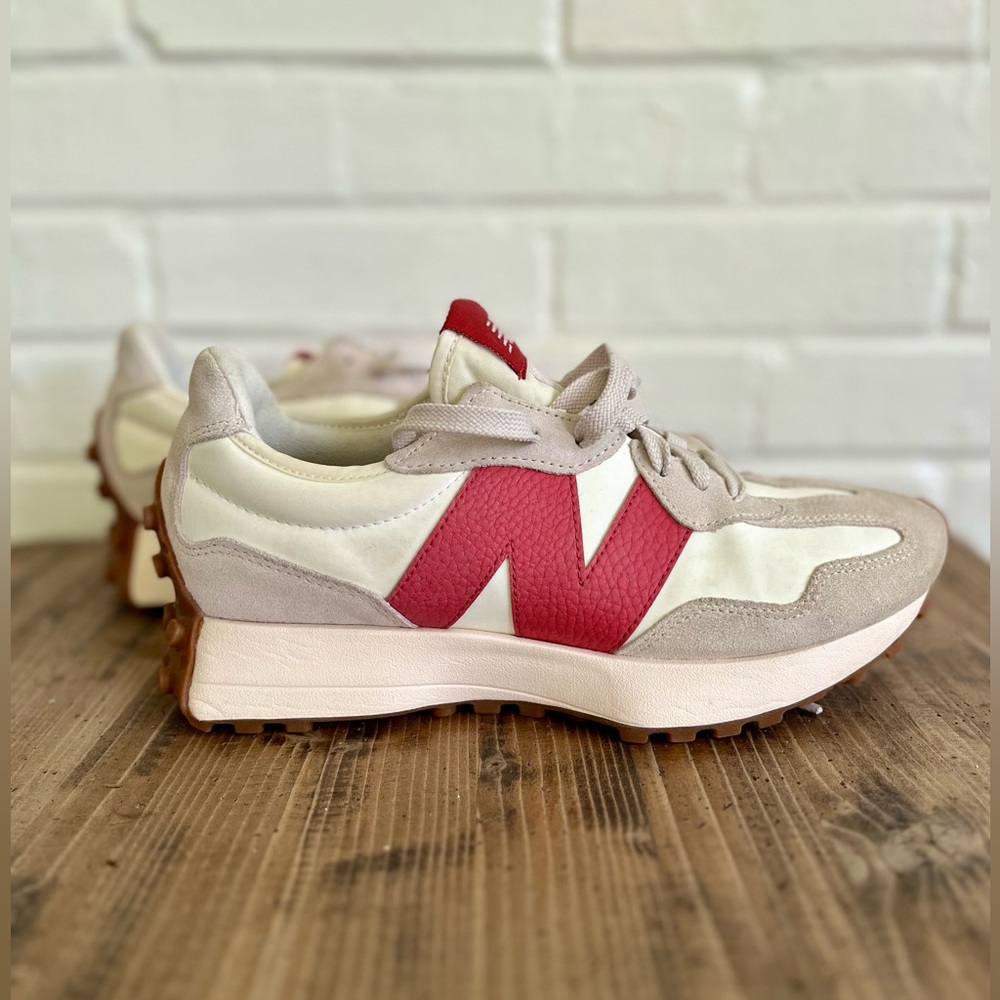 New Balance 327 ‘Moonbeam Astro Dust’✨ Sneakers HARD TO FIND Women’s 8.5 Men’s 7